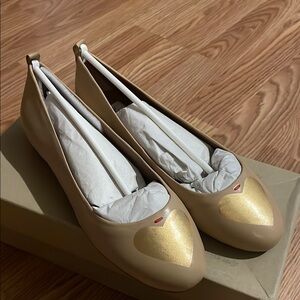 ED by Ellen tan flats with metallic heart size 6.5